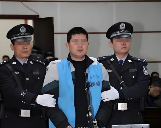 13年广西男子去米粉店买奶茶当街枪杀孕妇